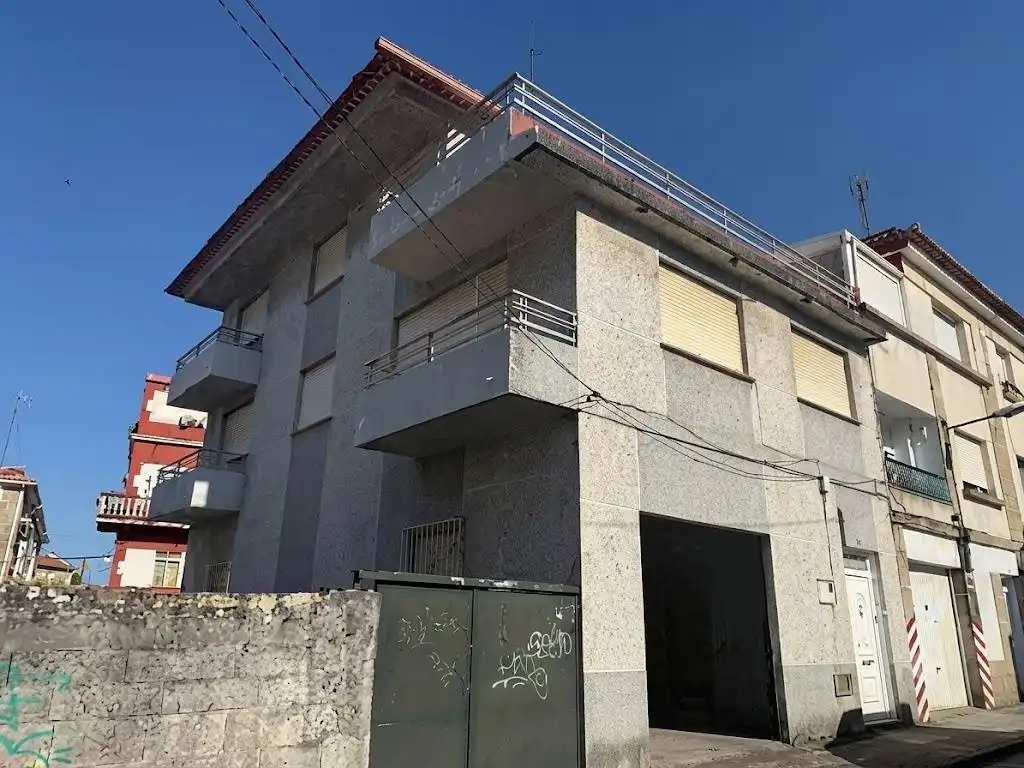 Vista exterior de Casa o xalet en venda en Vigo  amb Terrassa i Balcó