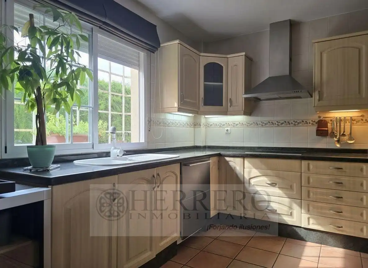 Cocina de Casa adosada en venta en Gandia con Aire acondicionado, Calefacción y Jardín privado