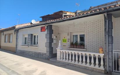 Vista exterior de Casa o xalet en venda en San Adrián amb Terrassa