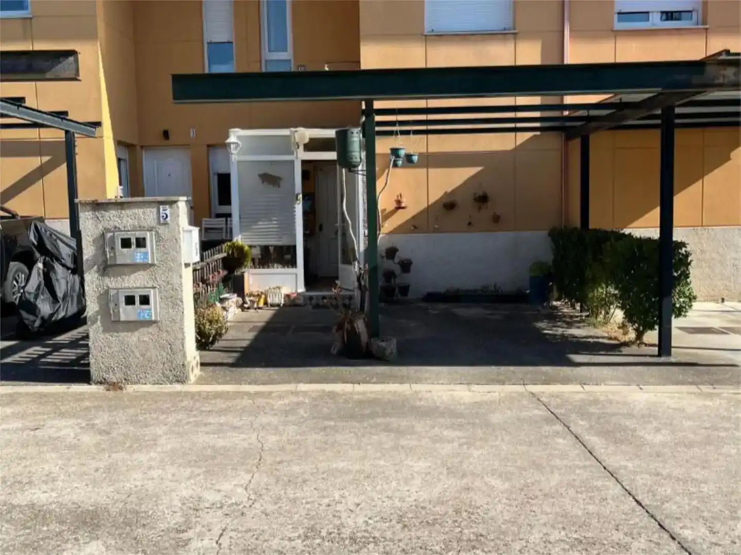 Aparcament de Pis en venda en Modúbar de la Emparedada amb Jardí privat, Parquet i Traster