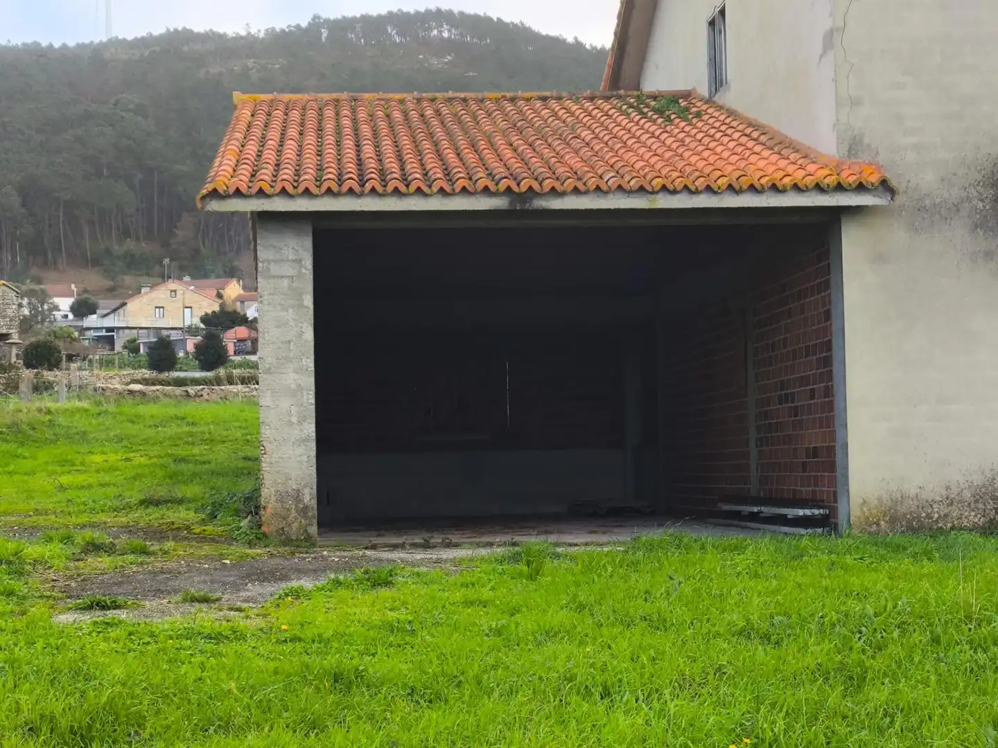 Parking of Houses for sale in Laxe