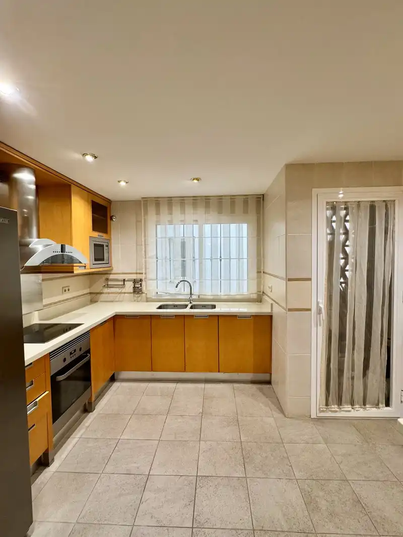 Cuina de Apartament de lloguer en Marbella amb Traster, Piscina i Moblat