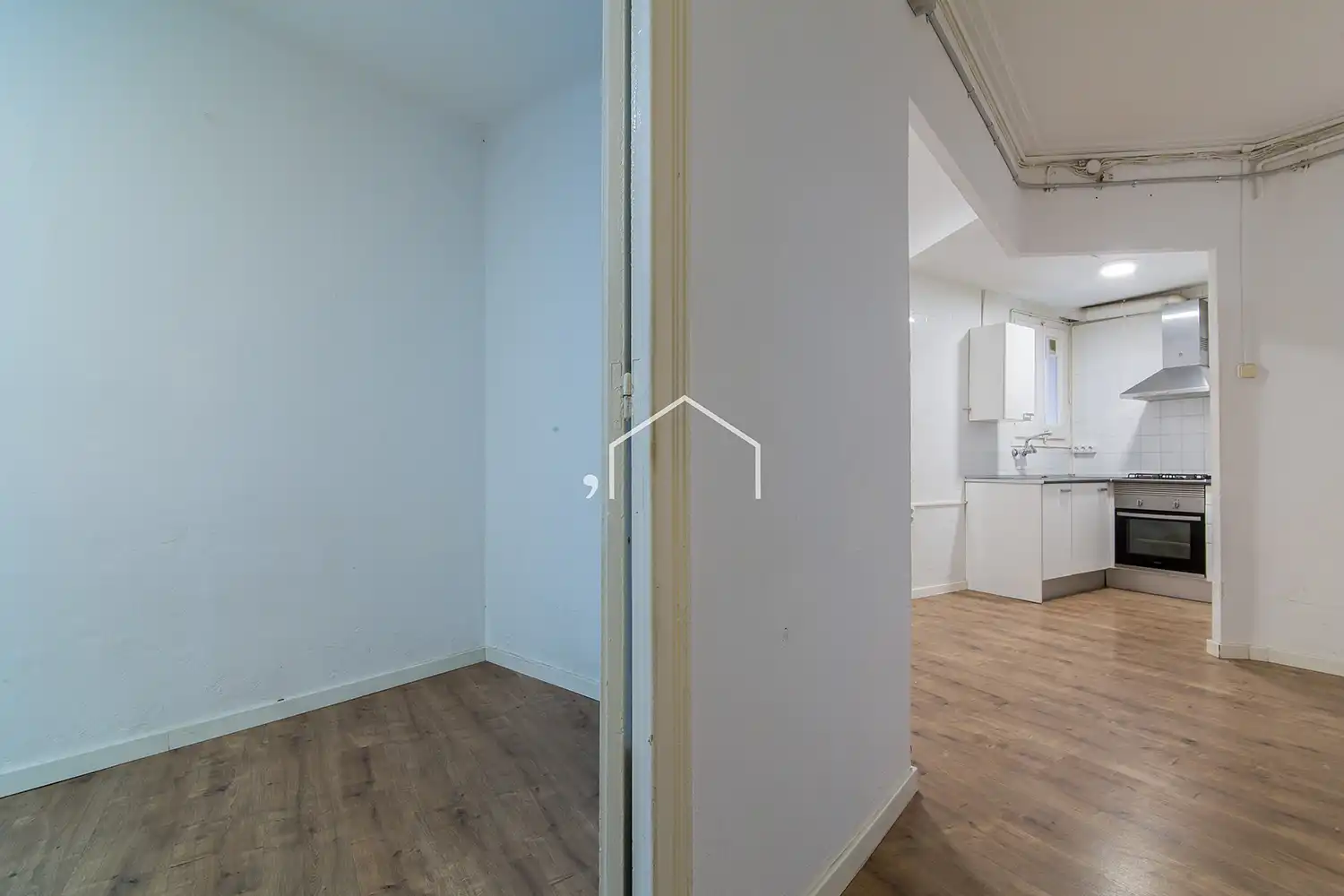 Wohnung zum Verkauf in Barcelona mit Heizung, Parkett und Ofen