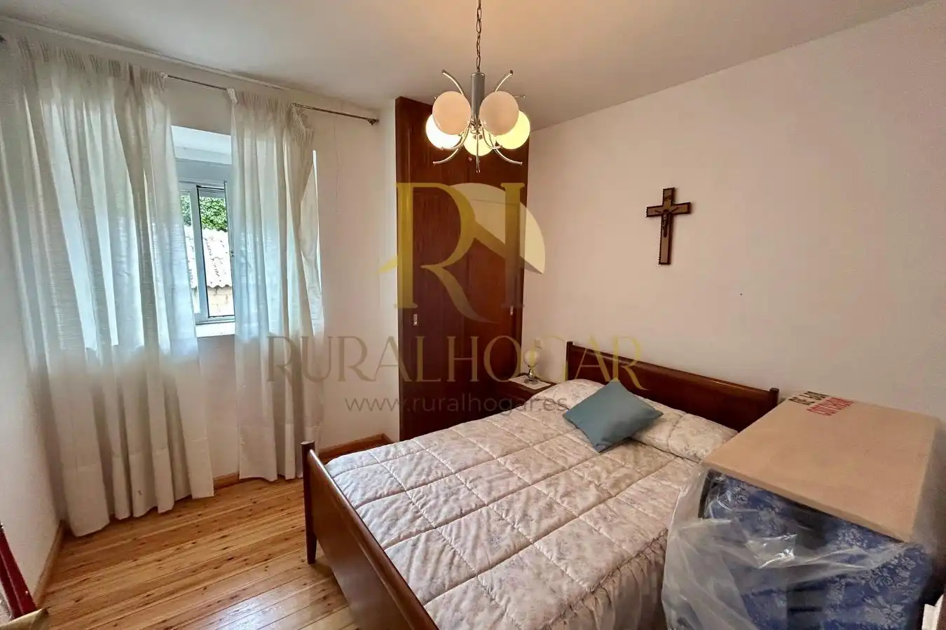 Habitación de Casa adosada en venta en Cabrillanes con Calefacción, Jardín privado y Amueblado