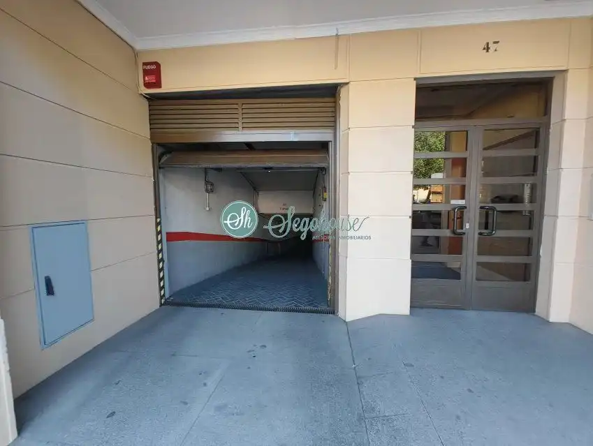 Parking de Piso en venta en Segovia con Calefacción, Parquet y Trastero