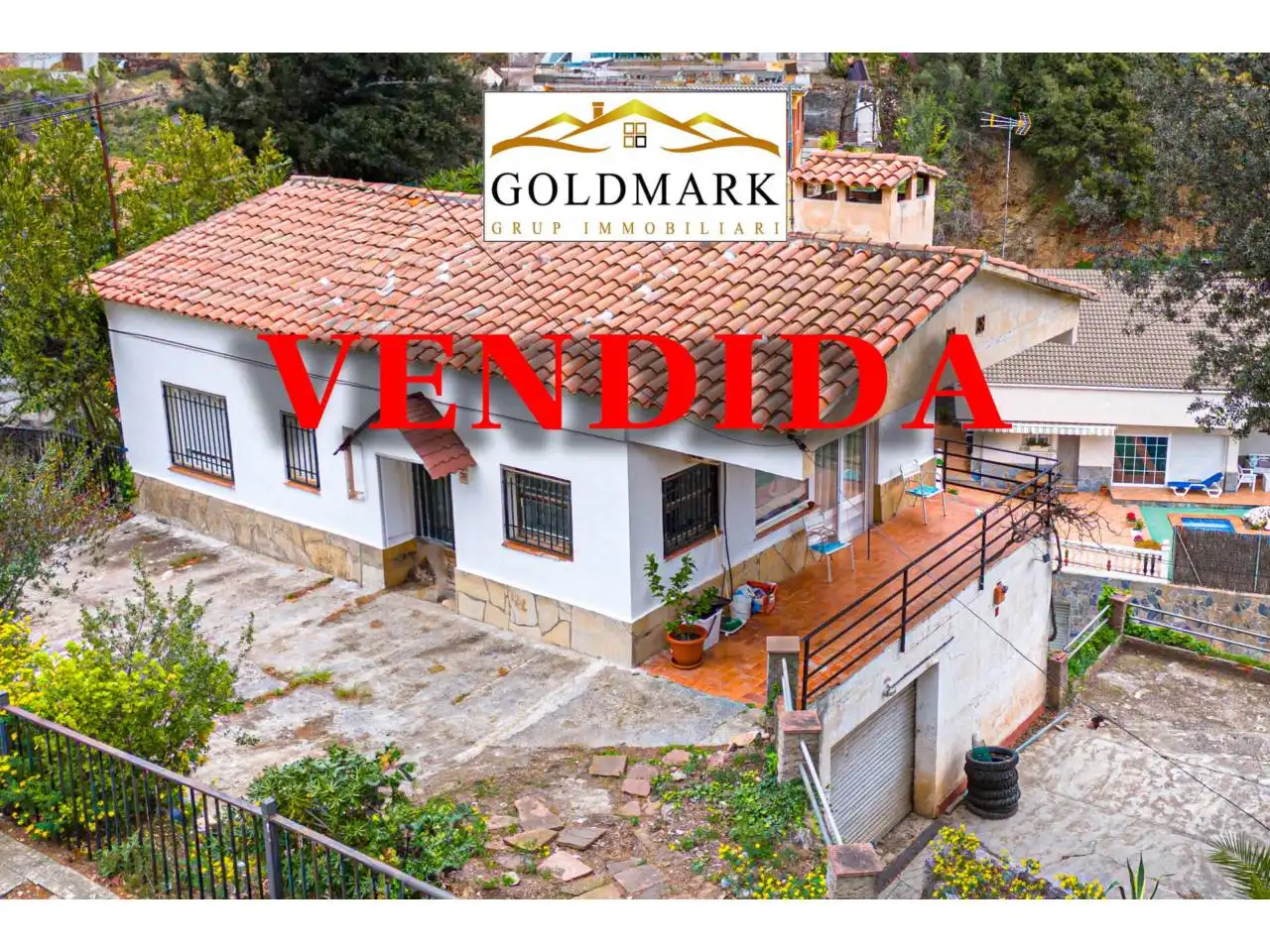 Vista exterior de Casa o xalet en venda en Corbera de Llobregat amb Aire condicionat, Jardí privat i Terrassa