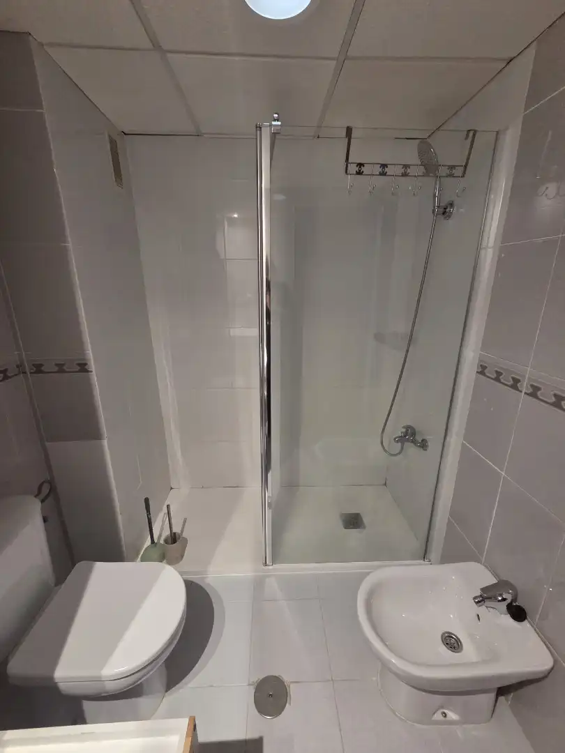 Badezimmer von Wohnung zur Miete in Badajoz mit Klimaanlage, Heizung und Abstellraum