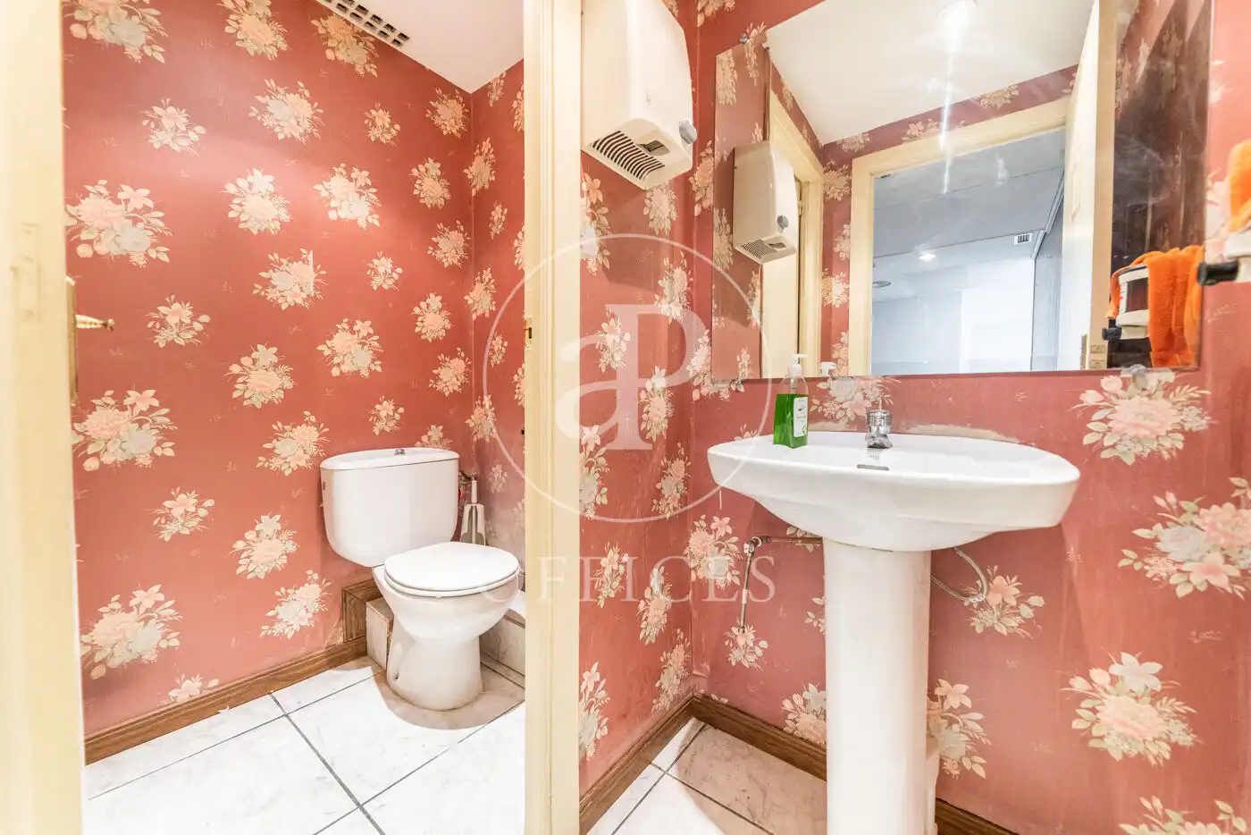 Badezimmer von Büro zum Verkauf in Madrid mit Klimaanlage und Heizung