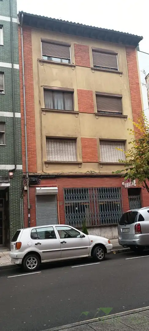 Vista exterior de Edificio en venta en Oviedo 