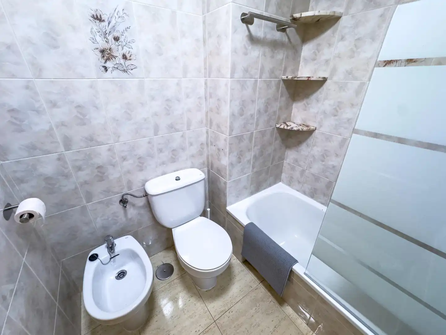 Bany de Apartament de lloguer en Torrevieja amb Aire condicionat, Calefacció i Terrassa