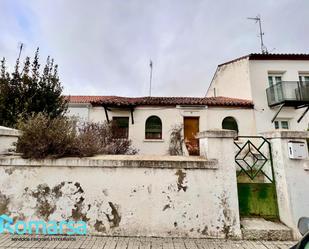 Vista exterior de Casa adosada en venda en Ávila Capital