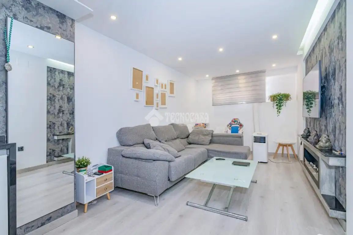 Sala d'estar de Pis en venda en La Zubia amb Aire condicionat
