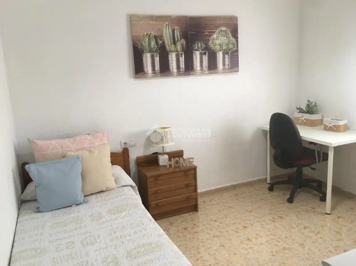Bedroom of Flat for sale in Sevilla  with Air Conditioner and Balcony