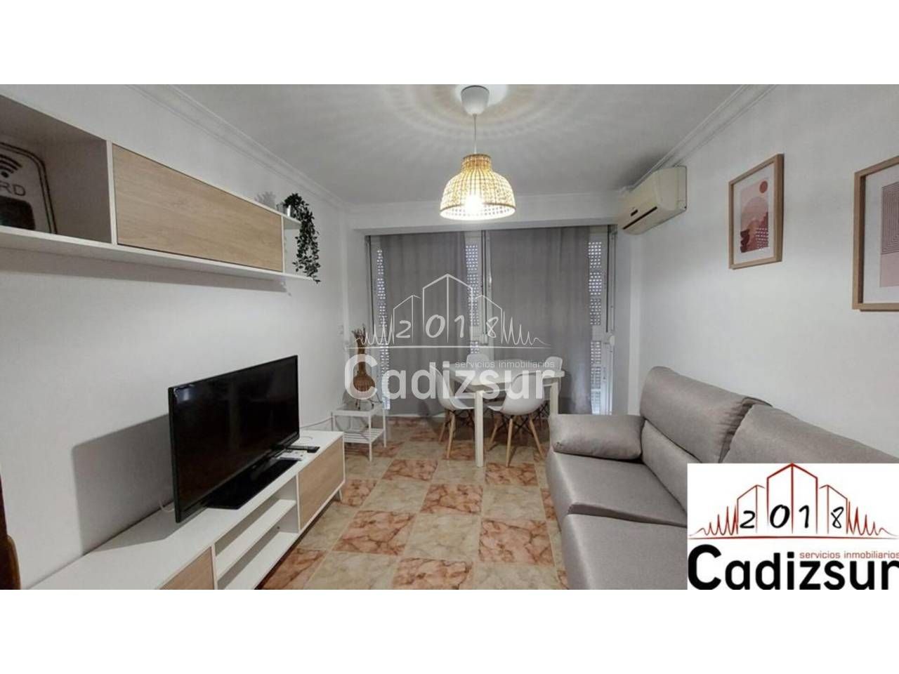 Sala d'estar de Pis de lloguer en  Cádiz Capital amb Aire condicionat i Moblat