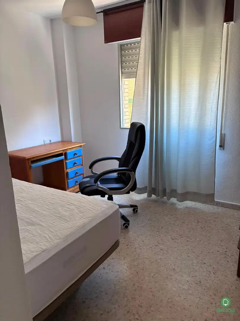 Habitación de Piso para compartir en Huelva con Amueblado y Balcón