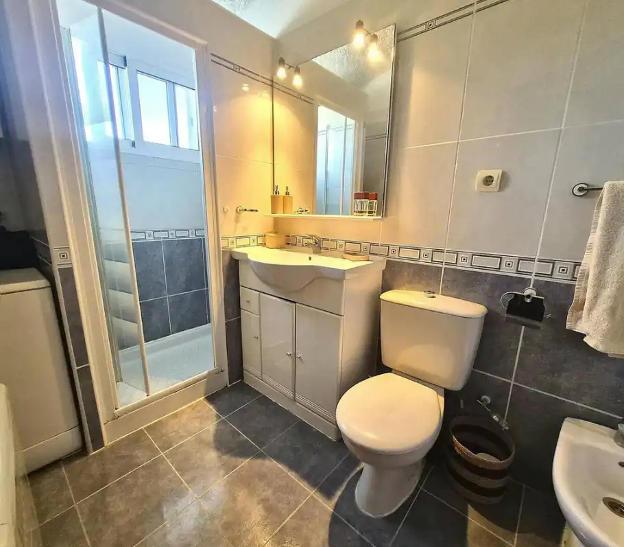 Baño de Ático en venta en Estepona con Terraza, Amueblado y Horno