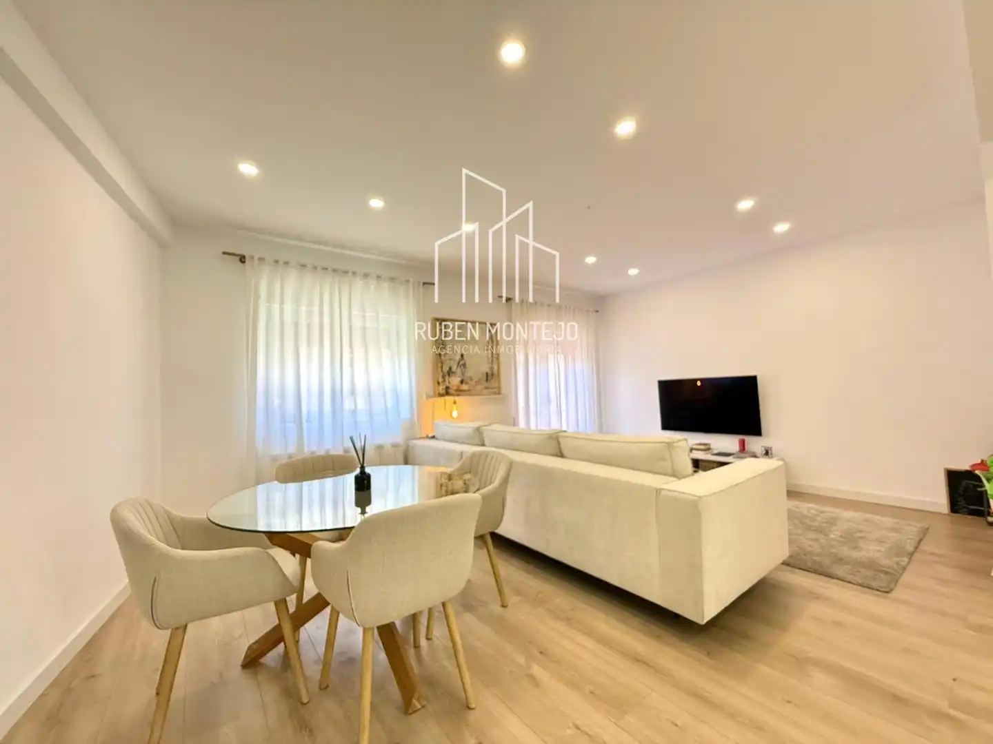 Living room of Flat for rent in Salamanca  with Heating, Terrace and Furnished