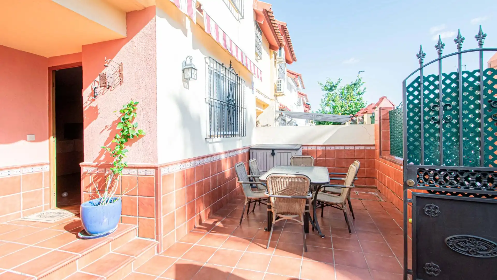 Terraza de Casa adosada en venta en Montequinto con Aire acondicionado y Piscina comunitaria
