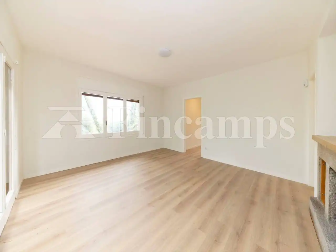 Dormitori de Casa o xalet en venda en Castellar del Vallès amb Jardí privat, Parquet i Terrassa