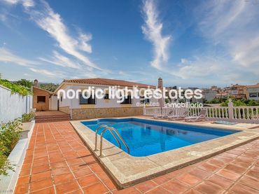Casa amb piscina en venda a Periana