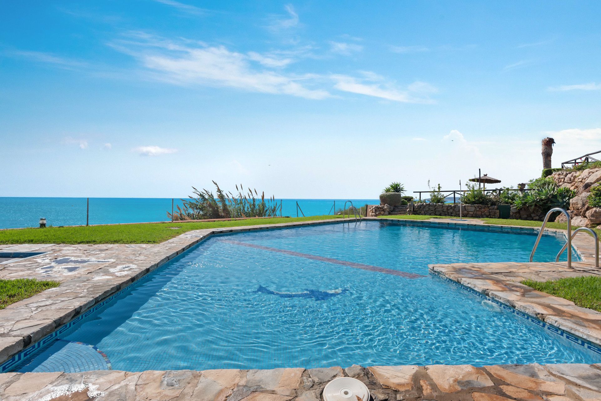 Swimming pool of Single-family semi-detached for sale in Estepona  with Air Conditioner, Private garden and Terrace