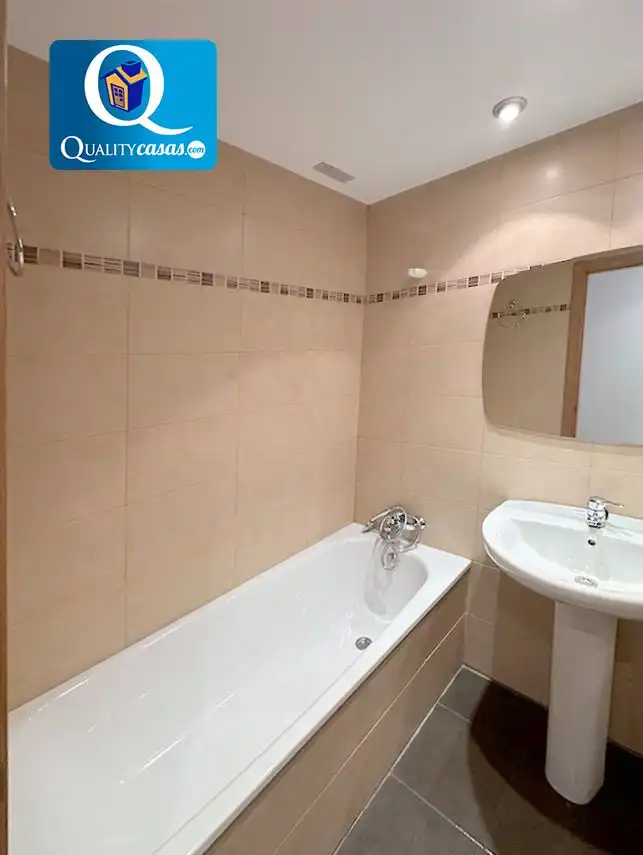 Baño de Piso en venta en Alicante / Alacant con Terraza y Trastero