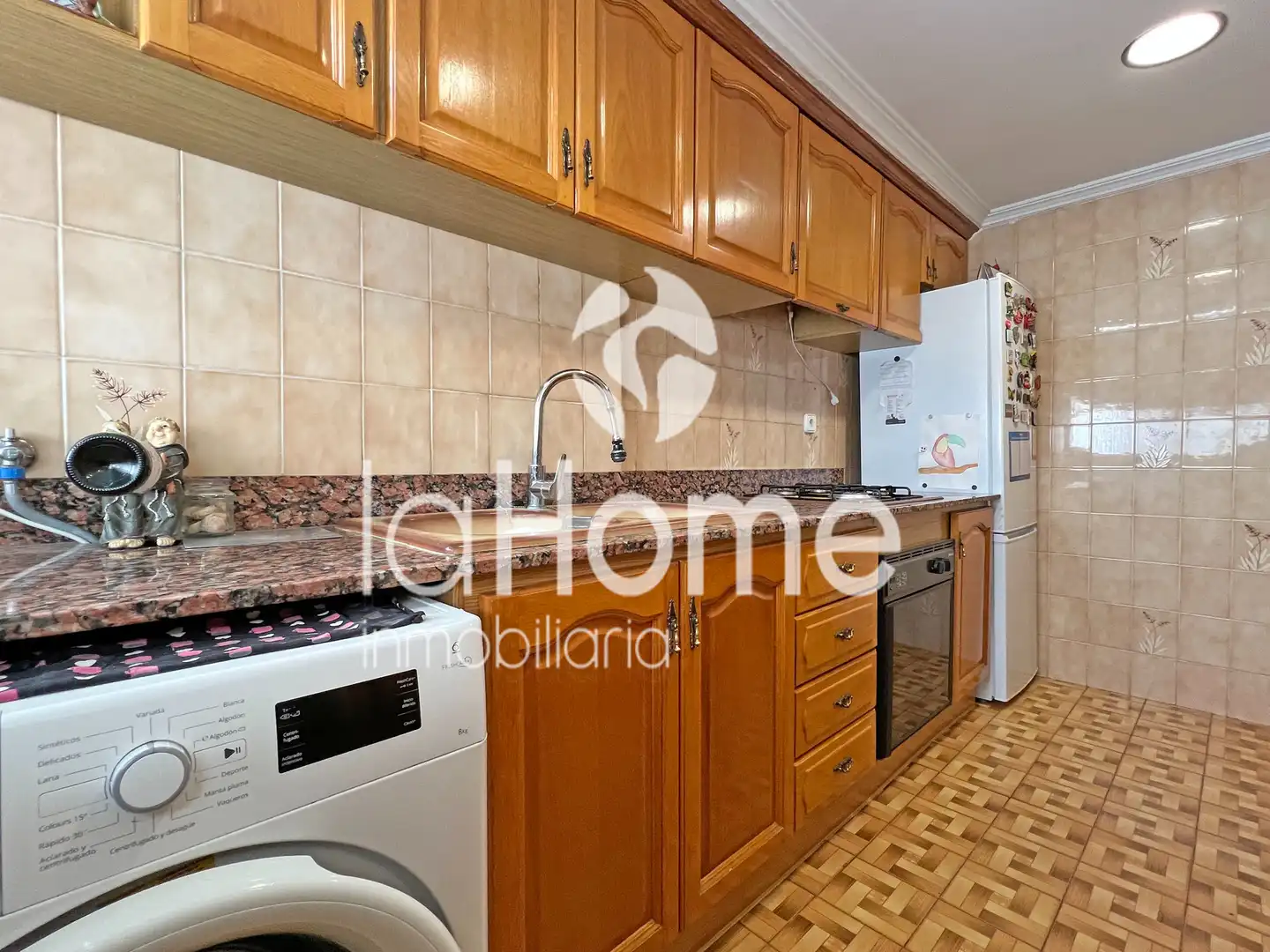 Kitchen of Flat for sale in Paterna  with Air Conditioner, Oven and Balcony