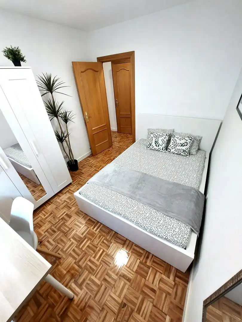 Bedroom of Flat for share in Getafe  with Heating, Washing machine and TV