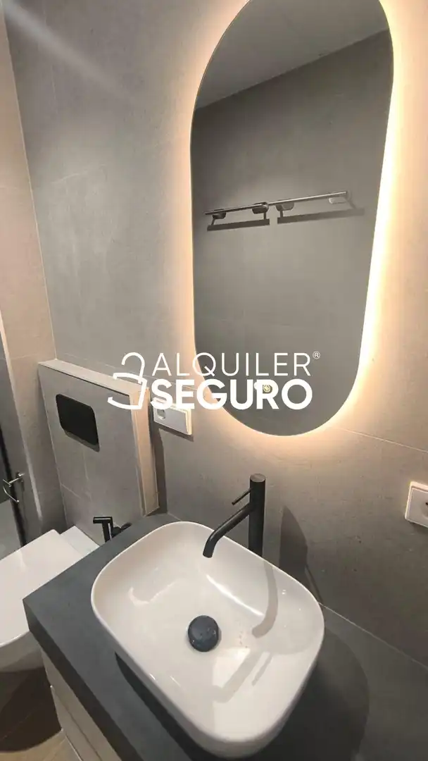 Bany de Àtic de lloguer en Sevilla amb Aire condicionat, Calefacció i Piscina