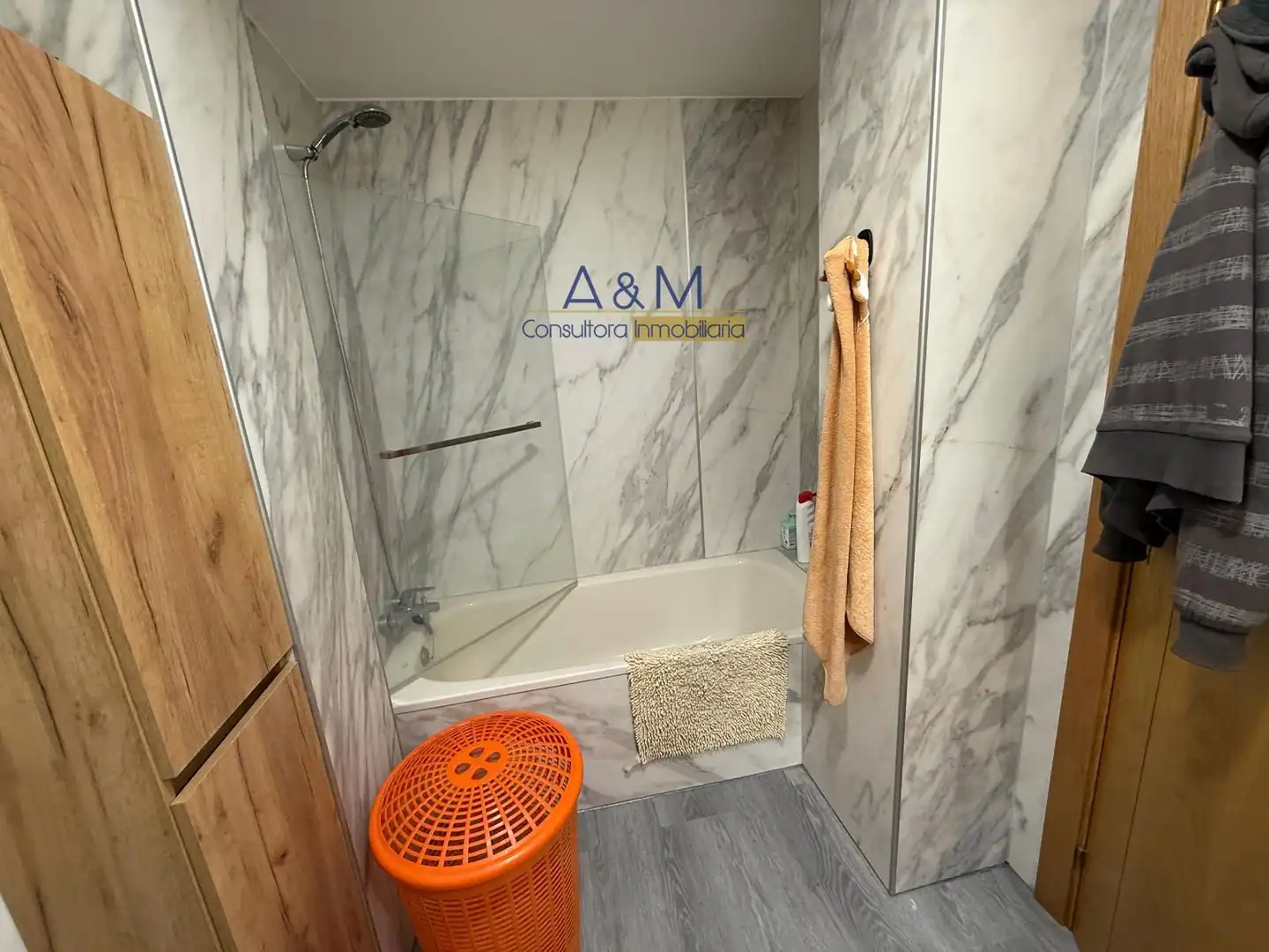 Baño de Ático en venta en Valladolid con Calefacción, Parquet y Terraza