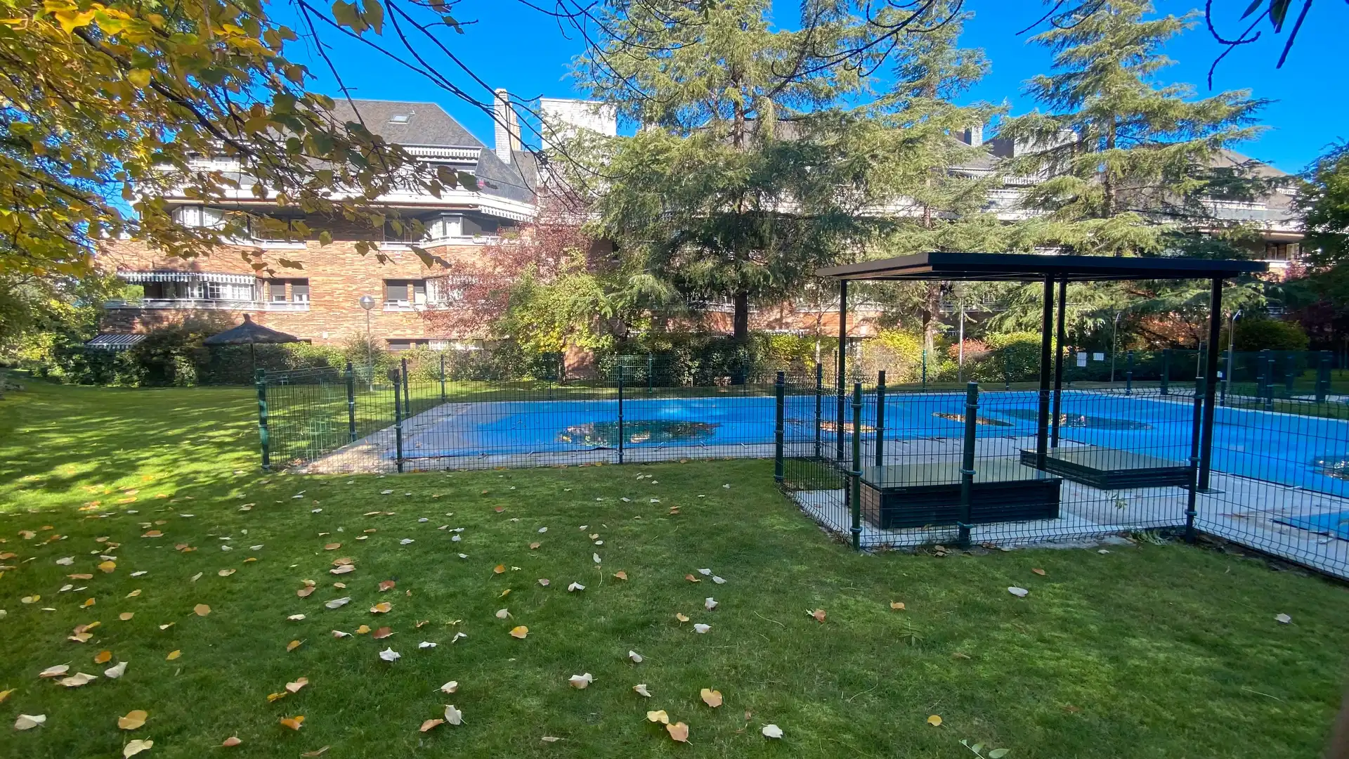 Piscina de Ático en venta en Las Rozas de Madrid con Aire acondicionado, Calefacción y Parquet