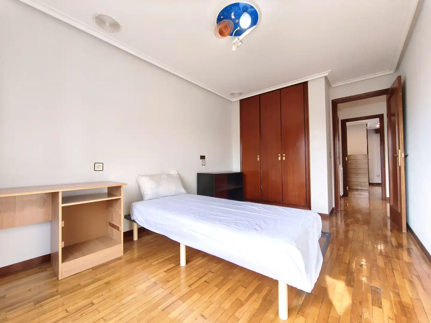 Dormitori de Casa o xalet en venda en  Logroño amb Calefacció, Jardí privat i Parquet