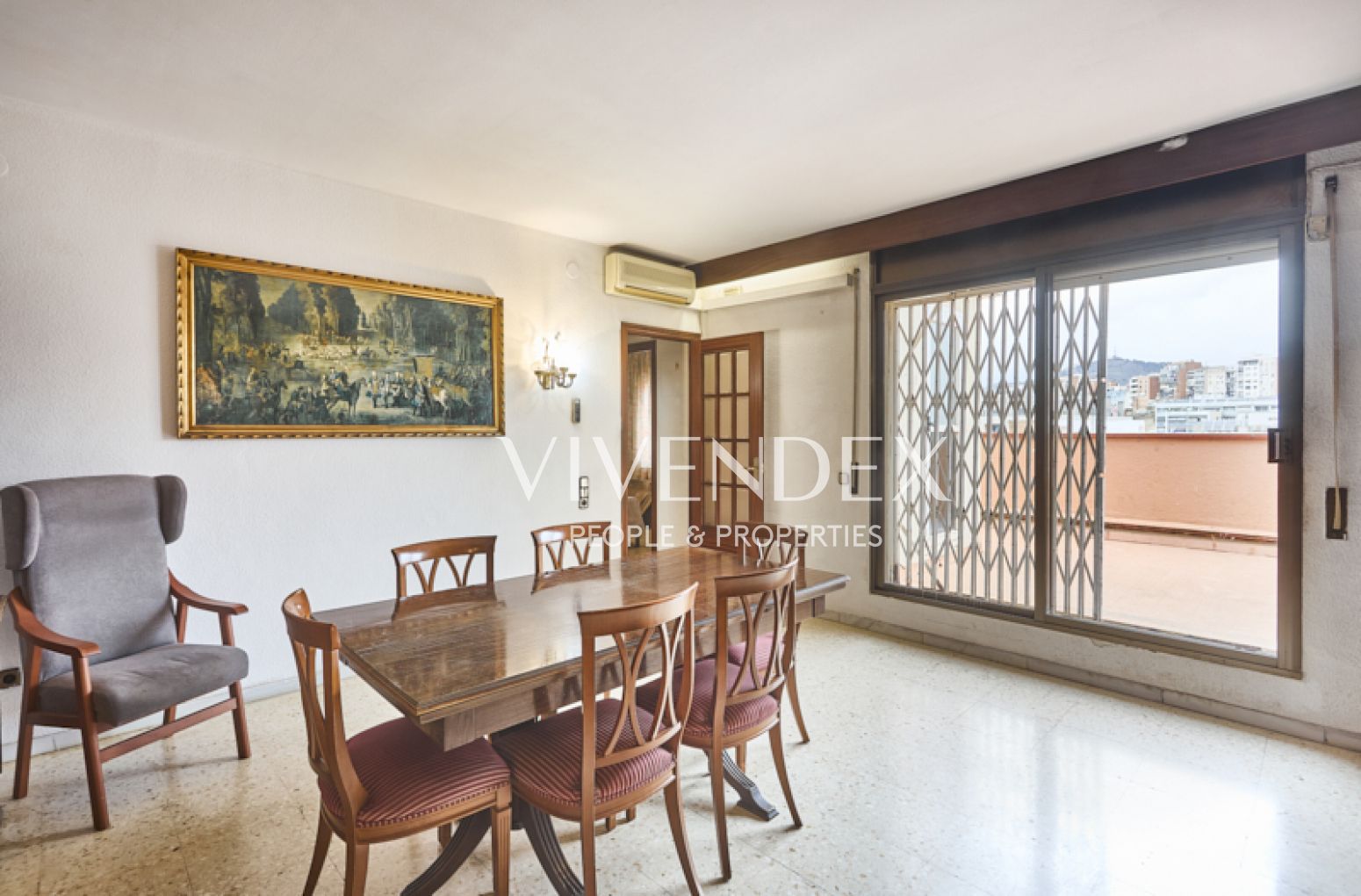 Vista exterior de Ático en venta en L'Hospitalet de Llobregat con Aire acondicionado, Calefacción y Terraza