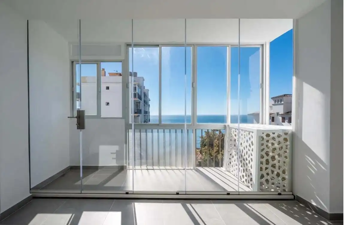 Apartamento con terraza en venta en Calle ALHAMAR