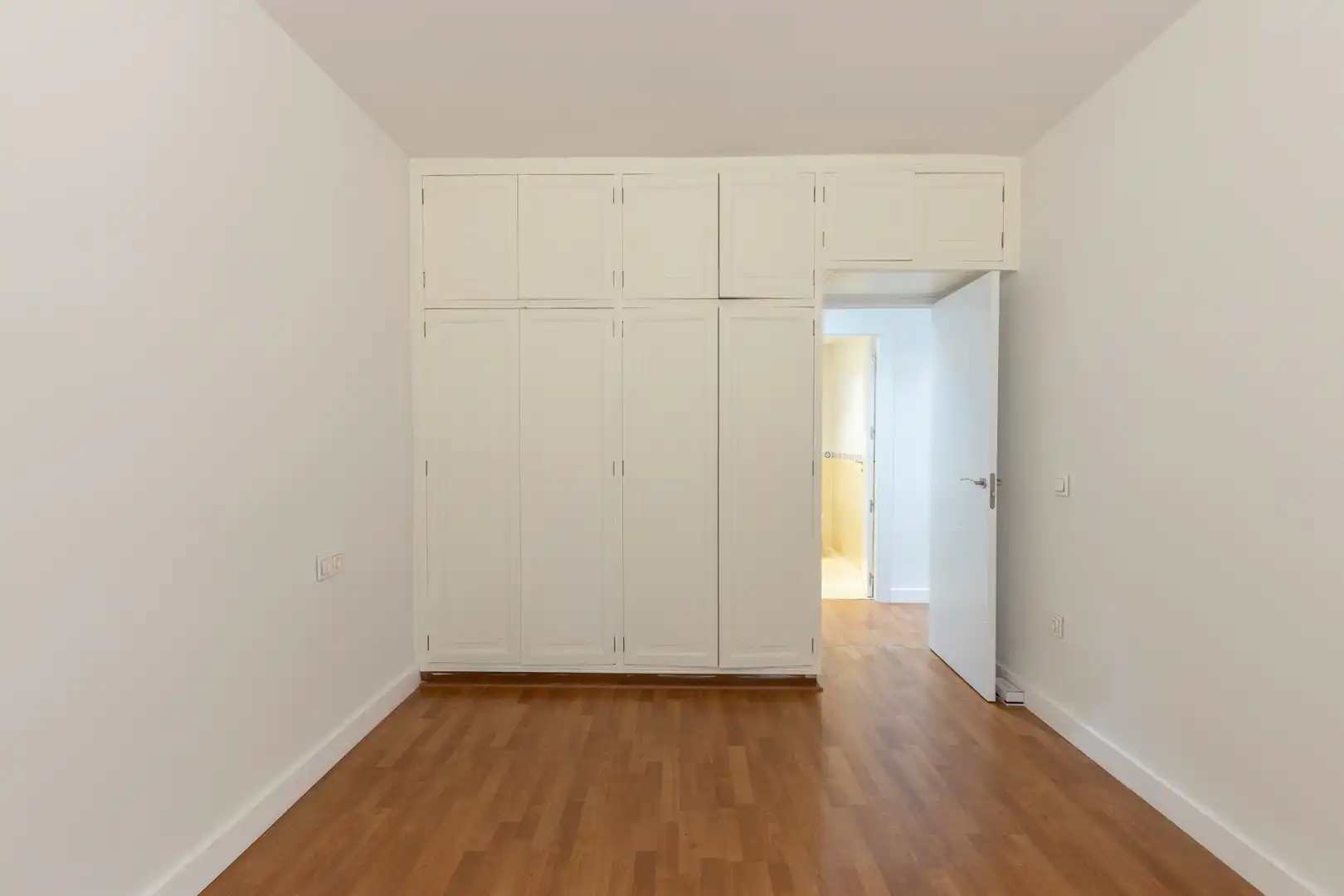 Bedroom of Flat for sale in Granada  with Air Conditioner, Heating and Parquet flooring
