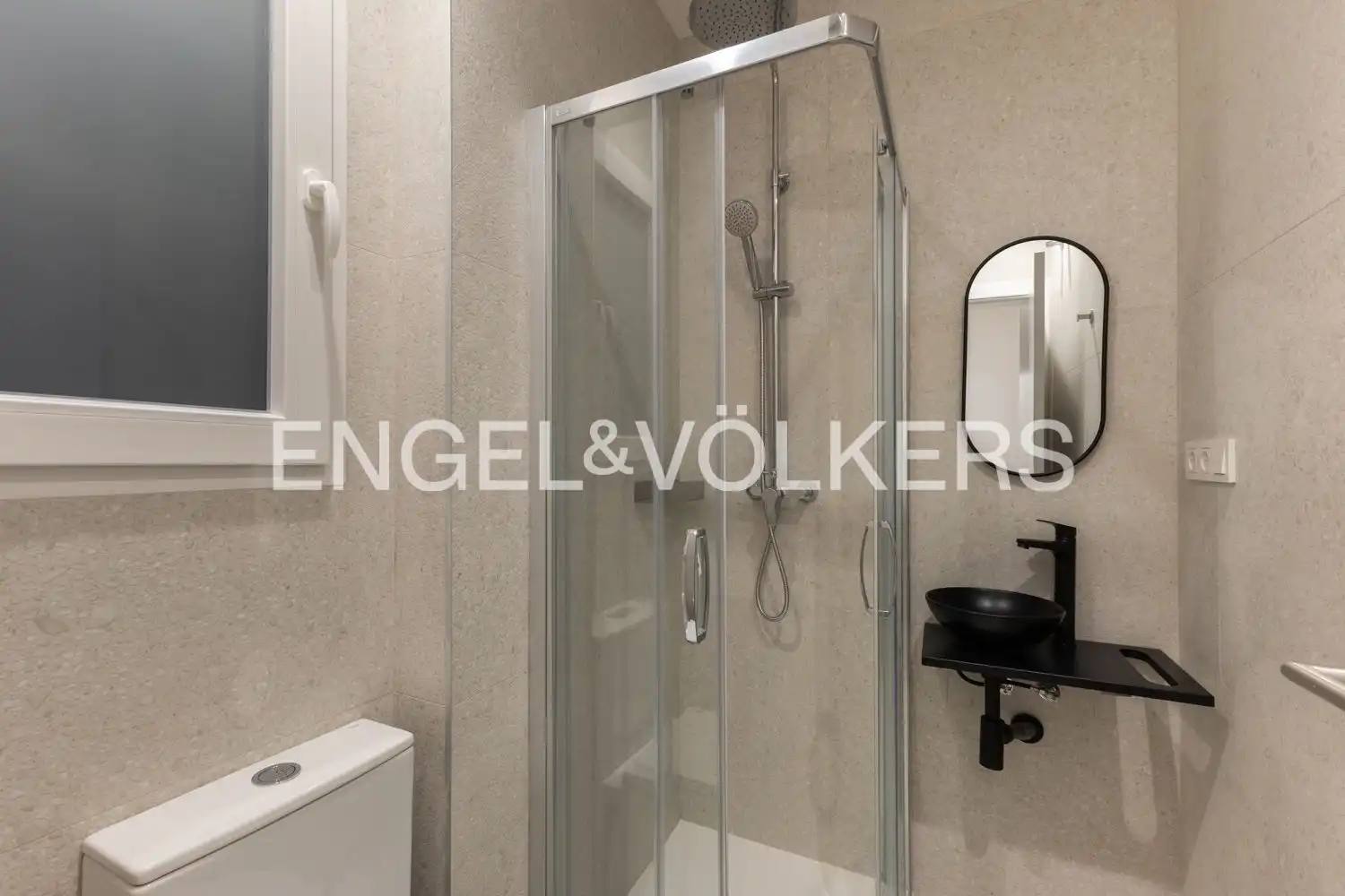 Baño de Piso en venta en Valencia con Aire acondicionado, Calefacción y Jardín privado