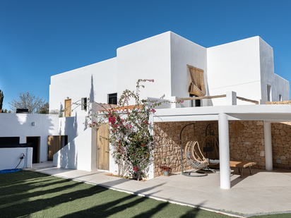 Vista exterior de Casa o xalet en venda en Sant Josep de sa Talaia amb Aire condicionat, Jardí privat i Terrassa