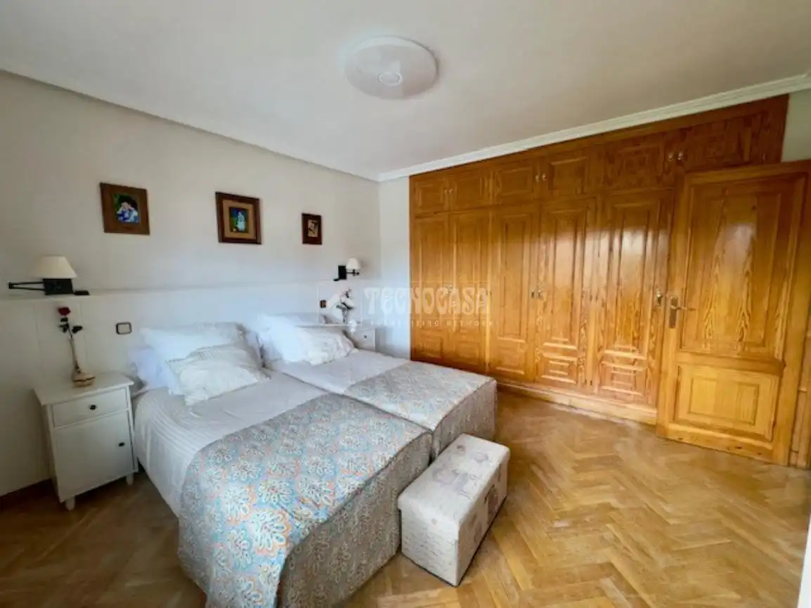 Bedroom of Detached homes for sale in Las Rozas de Madrid  with Air Conditioner, Heating and Private garden