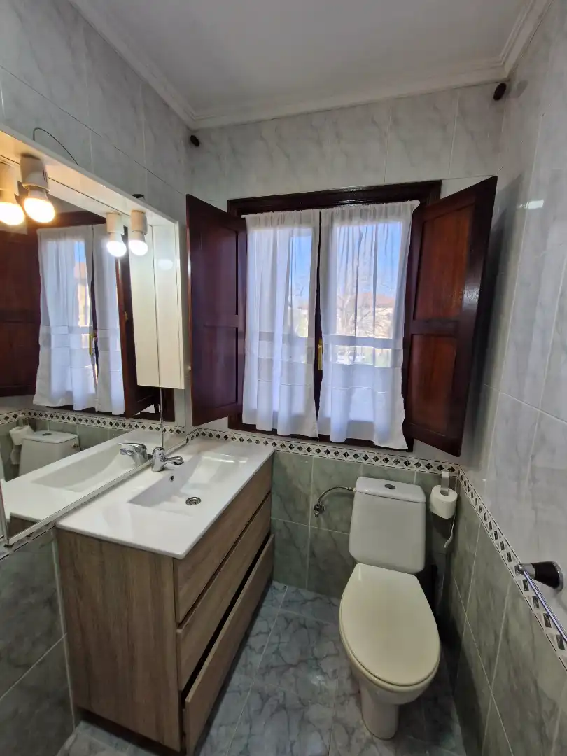 Bathroom of Houses for rent in Orozko  with Heating, Private garden and Storage room