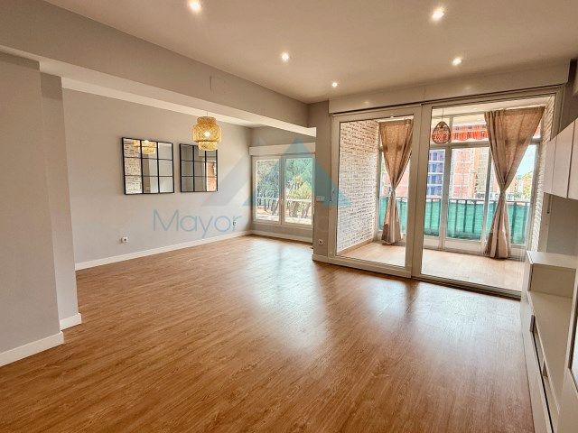 Living room of Flat for sale in Alcalá de Henares  with Air Conditioner, Heating and Parquet flooring