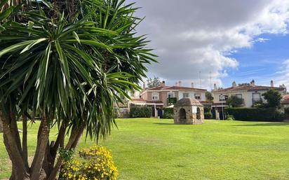 Jardí de Casa adosada en venda en Los Barrios amb Piscina comunitària