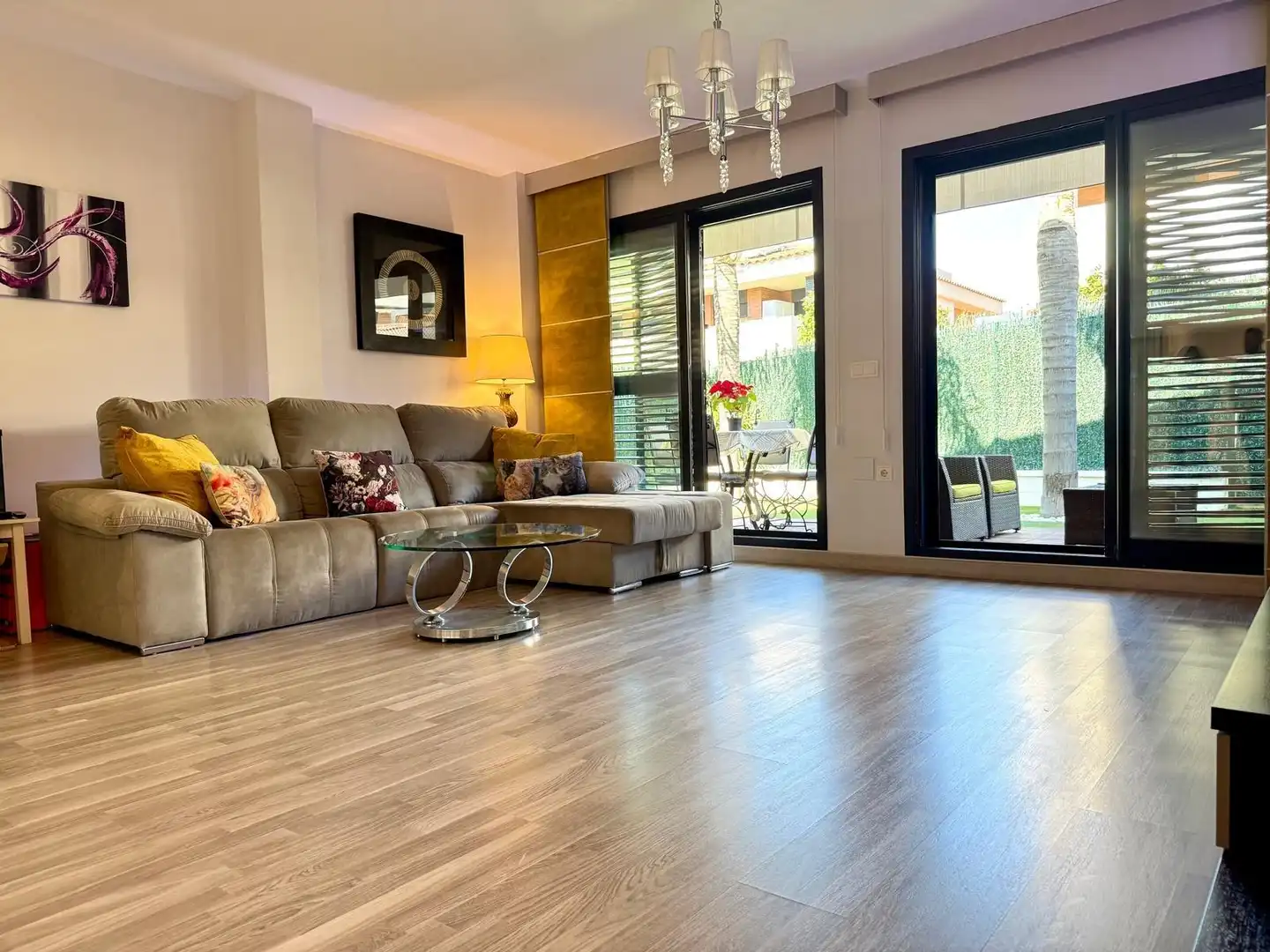 Wohnzimmer von Einfamilien-Reihenhaus zum Verkauf in Molina de Segura mit Klimaanlage, Privatgarten und Gemeinschaftspool