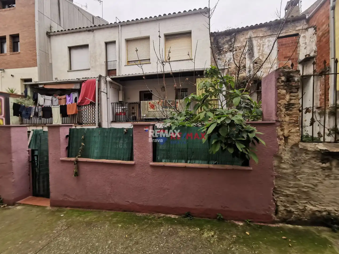 Vista exterior de Edifici en venda en La Roca del Vallès