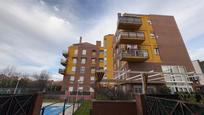 Exterior view of Duplex for sale in Getafe  with Heating, Private garden and Terrace