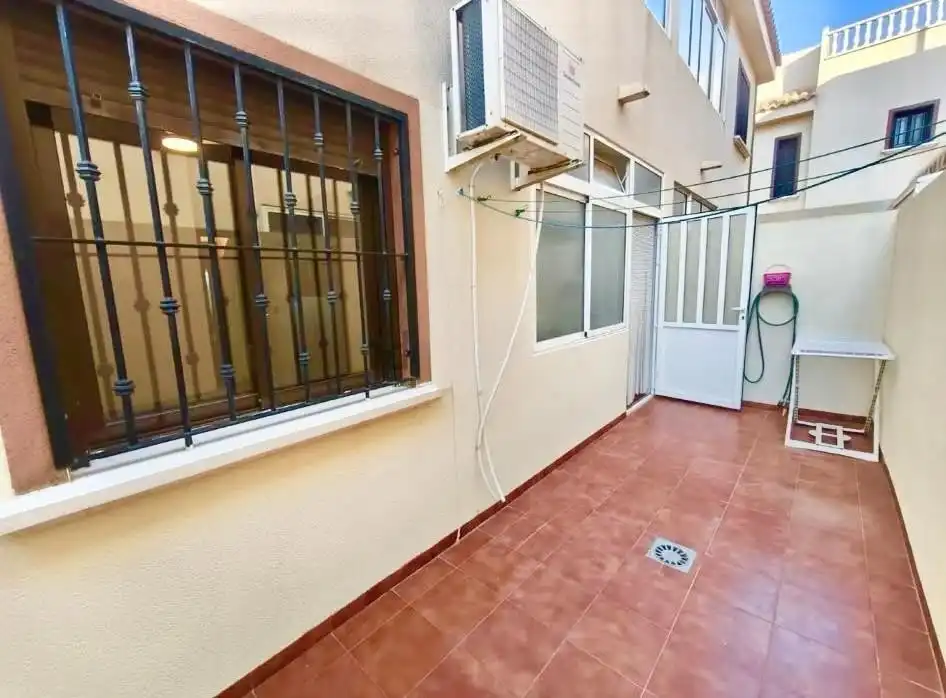 Terrassa de Casa adosada de lloguer en Torrevieja amb Aire condicionat, Terrassa i Piscina