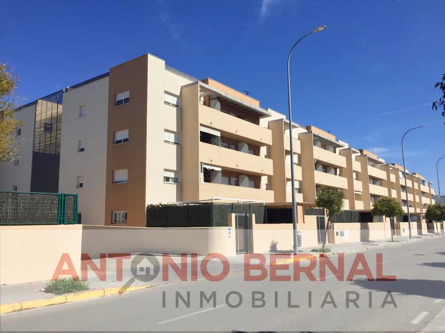 Vista exterior de Piso en venta en Jerez de la Frontera con Aire acondicionado, Calefacción y Jardín privado