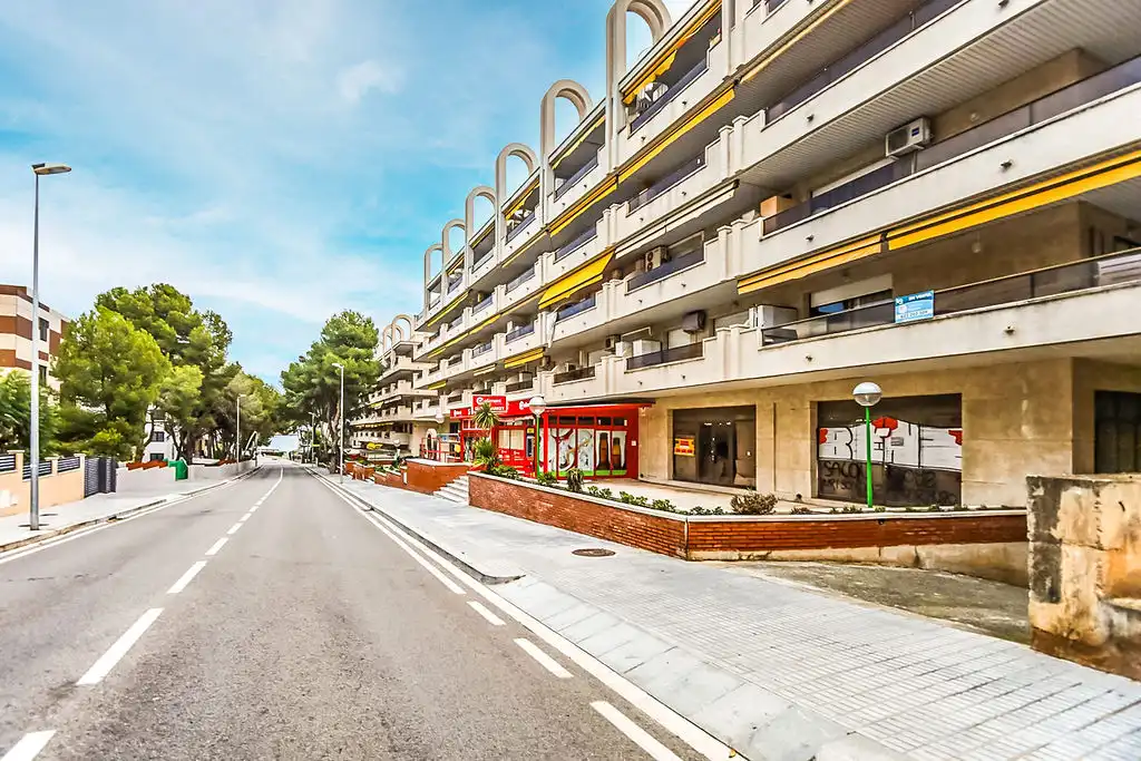 Vista exterior de Local en venda en Salou