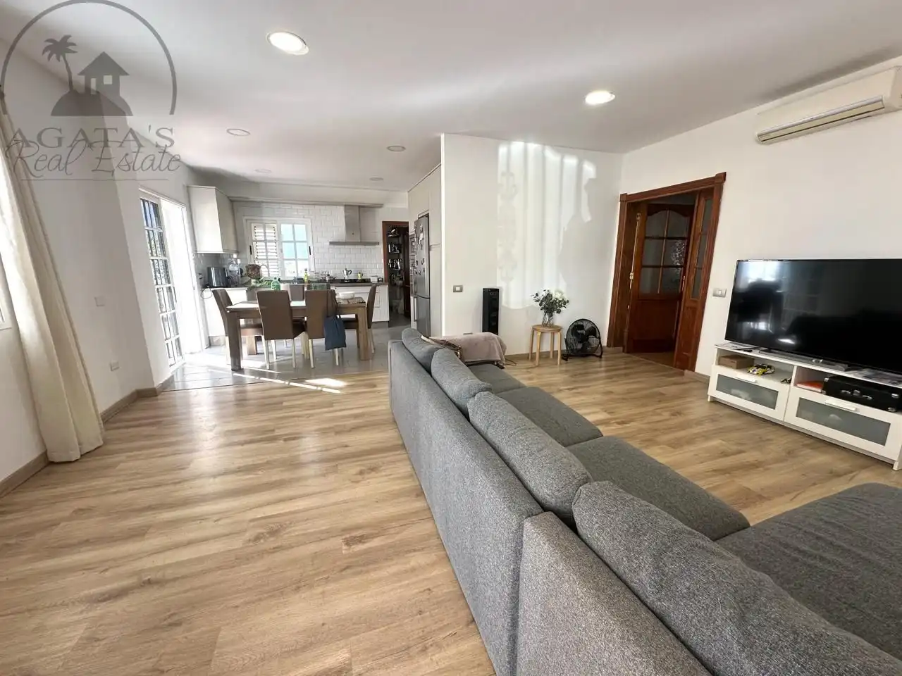 Sala d'estar de Finca rústica en venda en Santiago del Teide amb Jardí privat i Terrassa