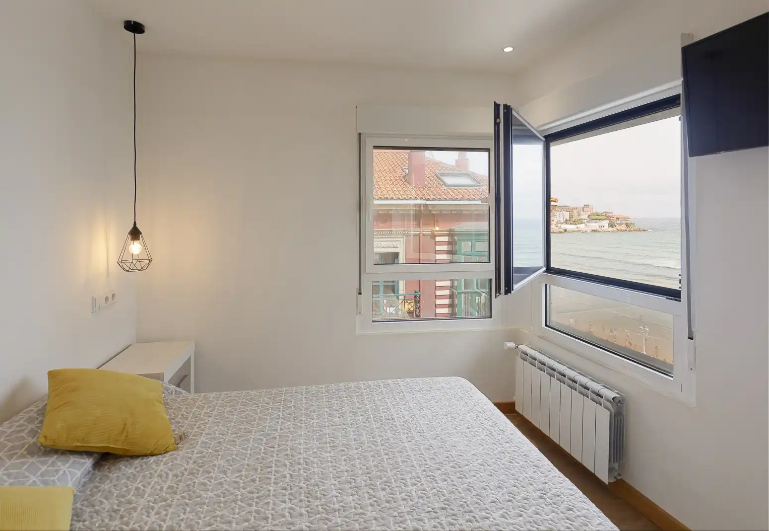 Habitación de Piso de alquiler en Gijón  con Calefacción y Amueblado
