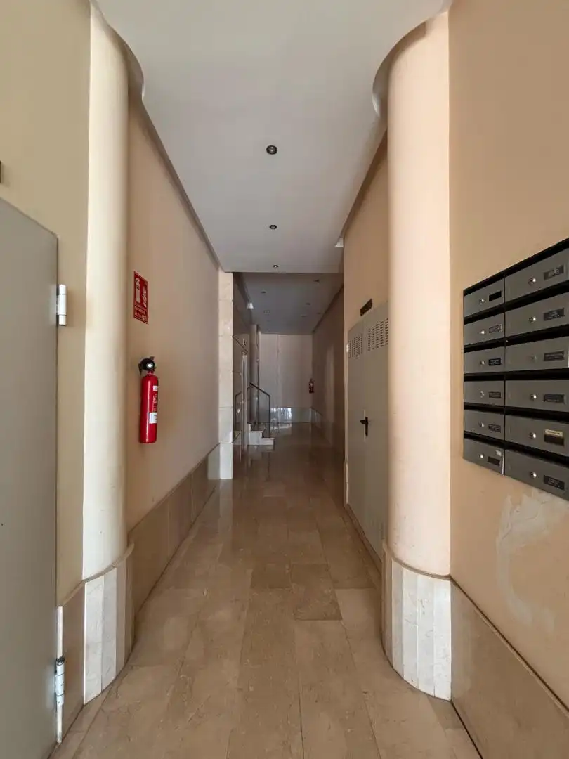Piso con ascensor en venta en Casc Urbà, imagen 6